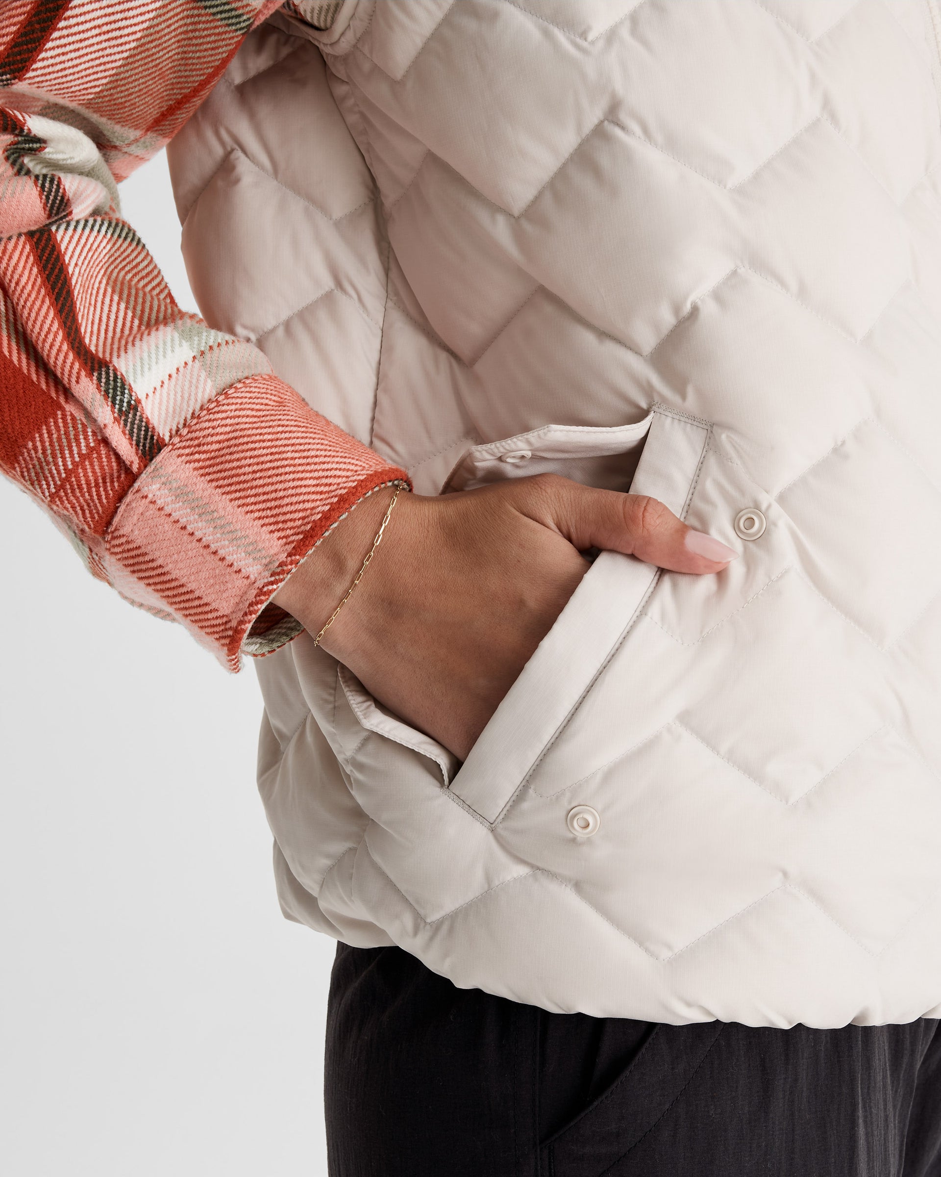 b1015_olb_any_time_womens_short_down_puffer_ves_f_1743731889000