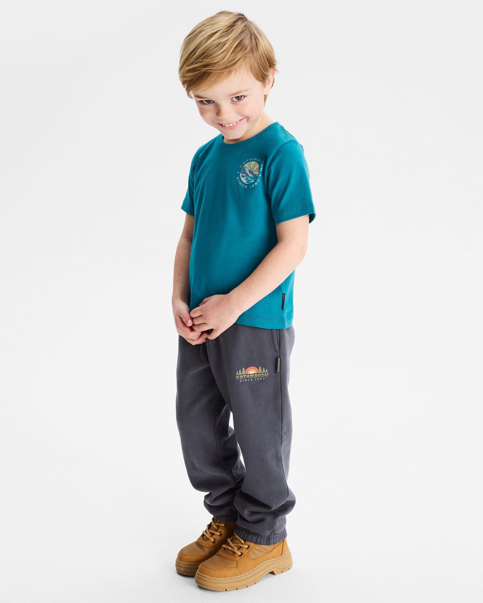 b1125_oji_heritage_logo_kids_lt_bb_jogge_b_1743632147000