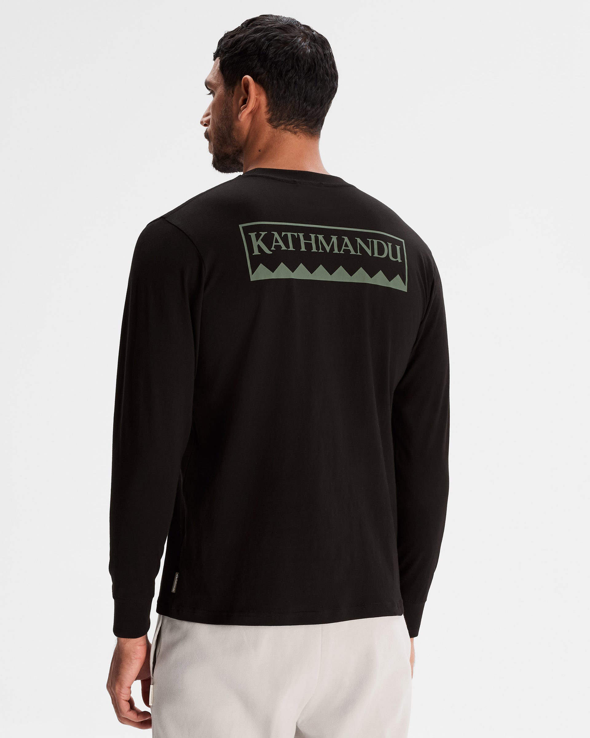 b1133_902_heritage_logo_mens_organic_cotton_long_sleeve_tee_c_1743732480000