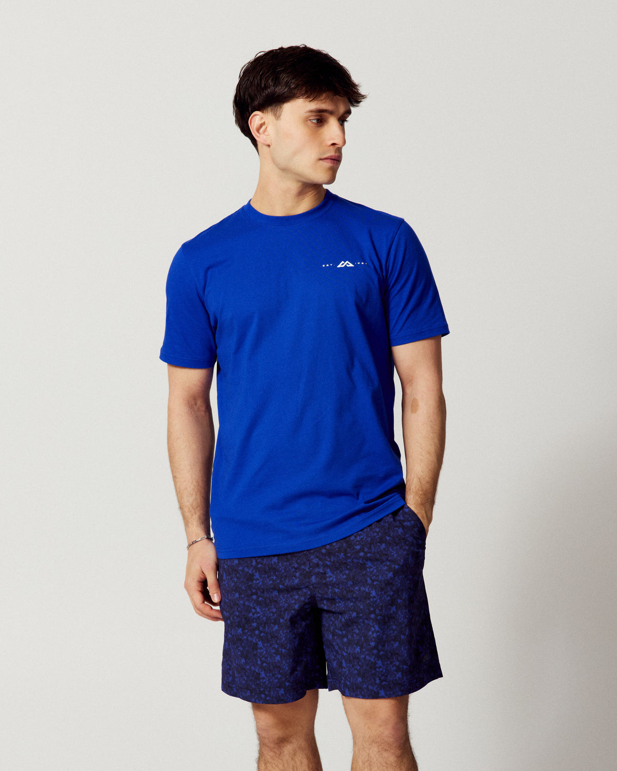 b1134_oya_mountain_rays_mens_organic_cotton_short_sleeve_tee_b_1789084201000