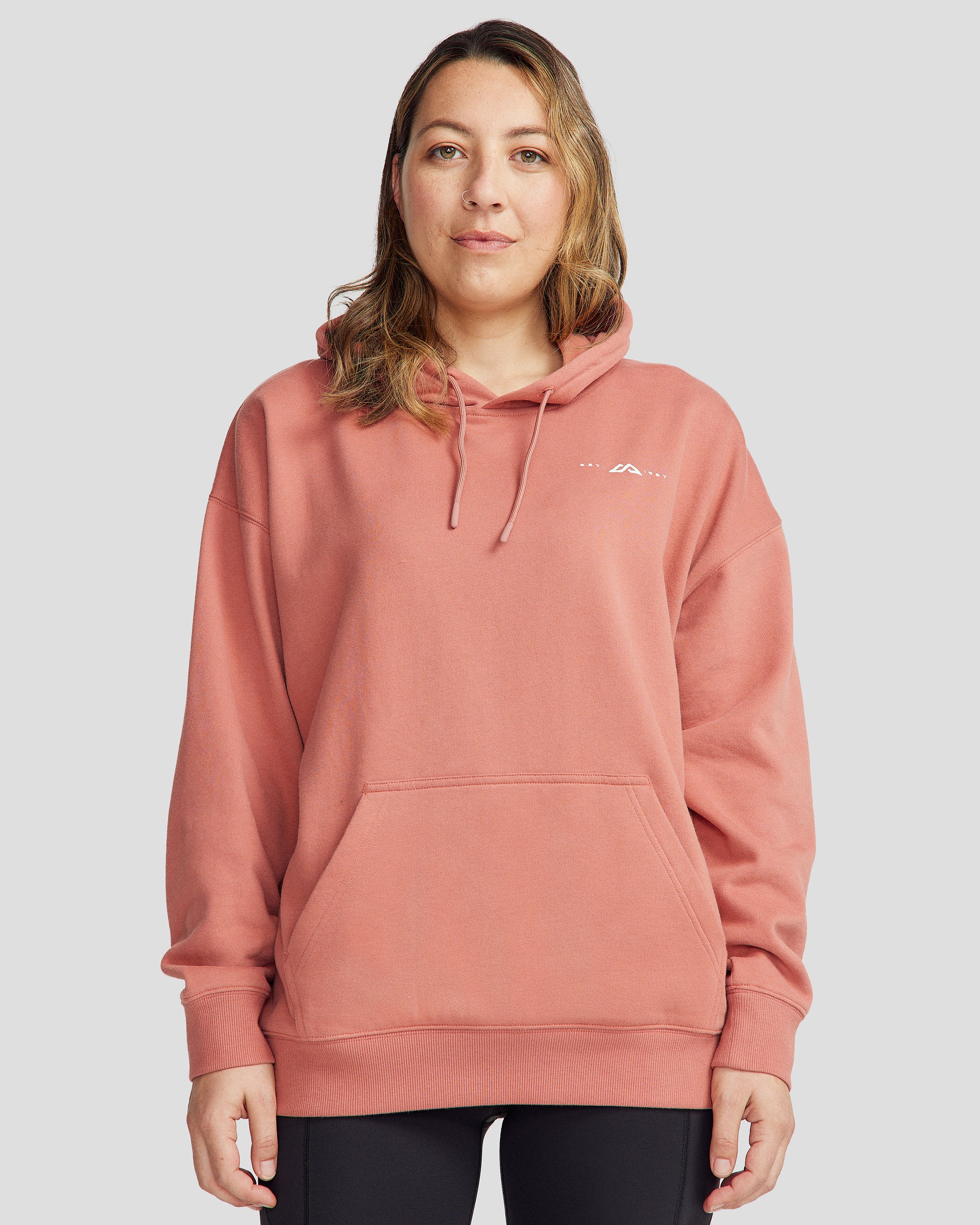 b1390_156_womens_mountain_camo_relaxed_hoodie_neutral_m_a_1745458756000