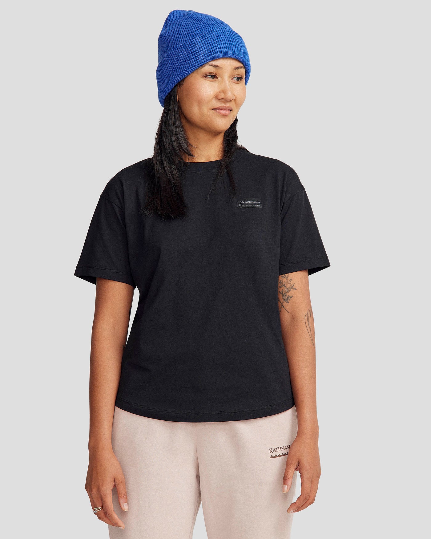 b1395_o4w_womens_badge_organic_cotton_short_sleeve_tee_a_1743629318000