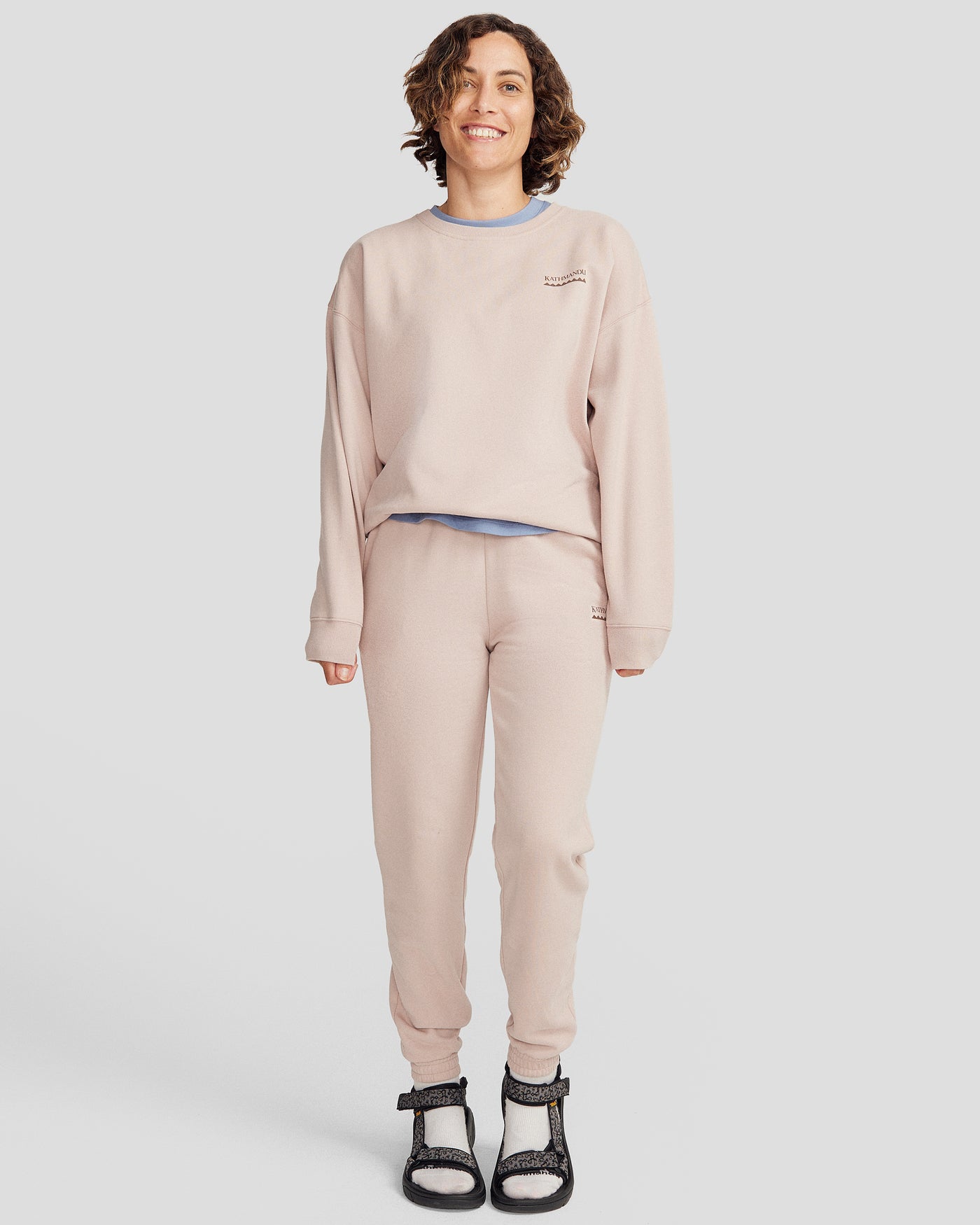 b1444_or1_womens_heritage_relaxed_crew_sweatshirt_neutral_m_b_1745458765000