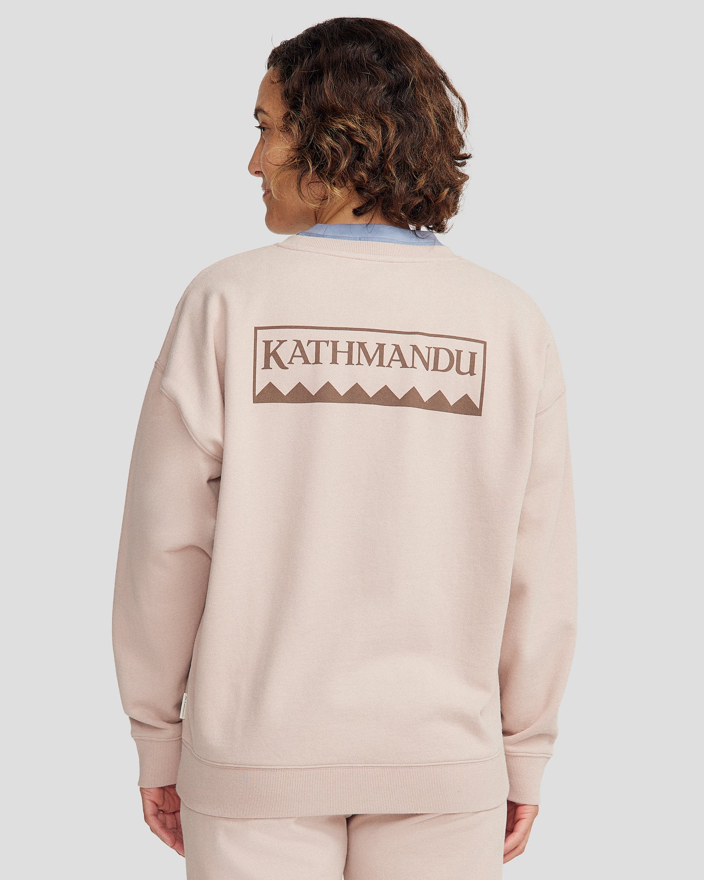 b1444_or1_womens_heritage_relaxed_crew_sweatshirt_neutral_m_d_1745458765000