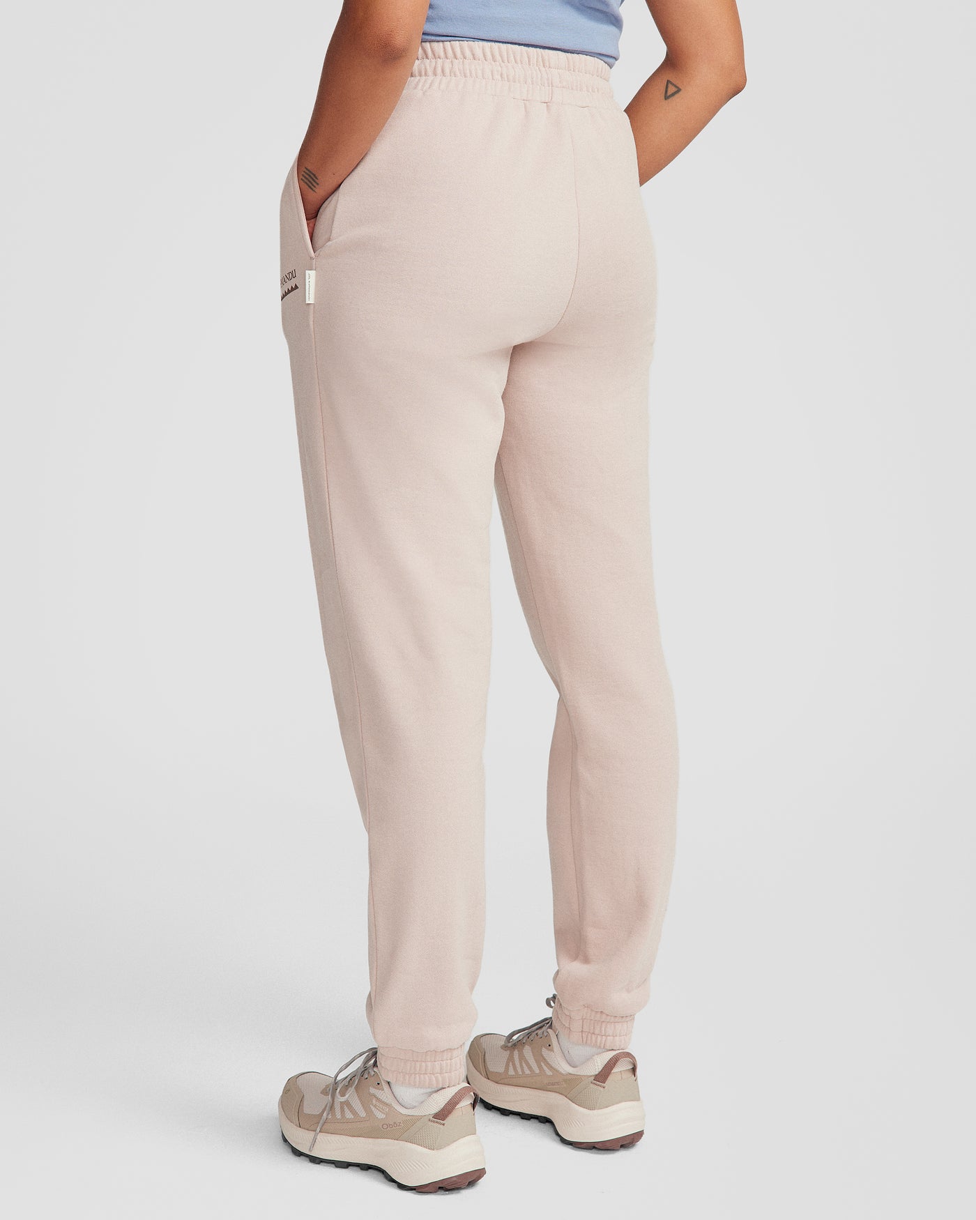 b1448_or1_womens_heritage_relaxed_joggers_neutral_m_d_1745458768000