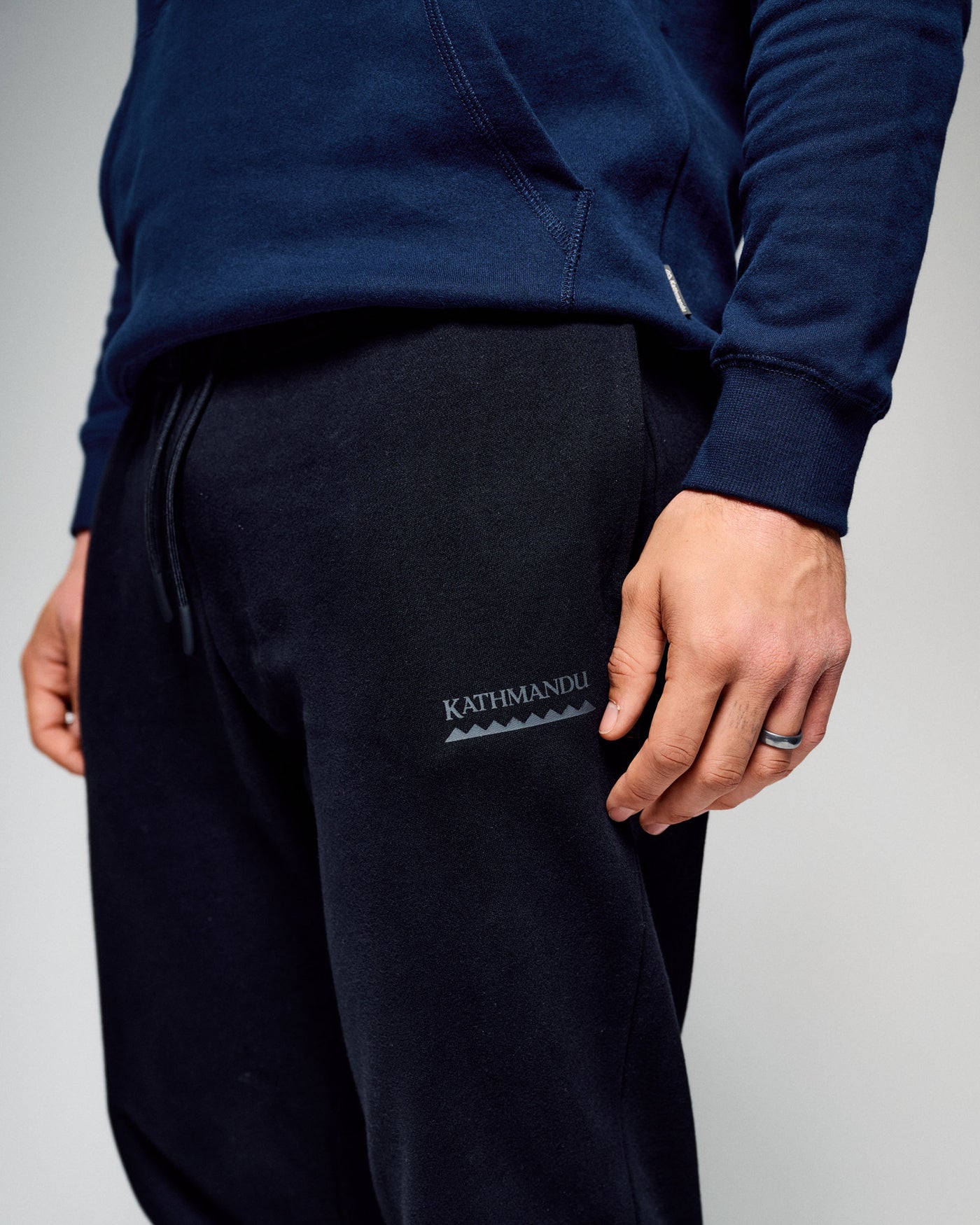 b1449_o4w_mens_heritage_joggers_d_1775617133000