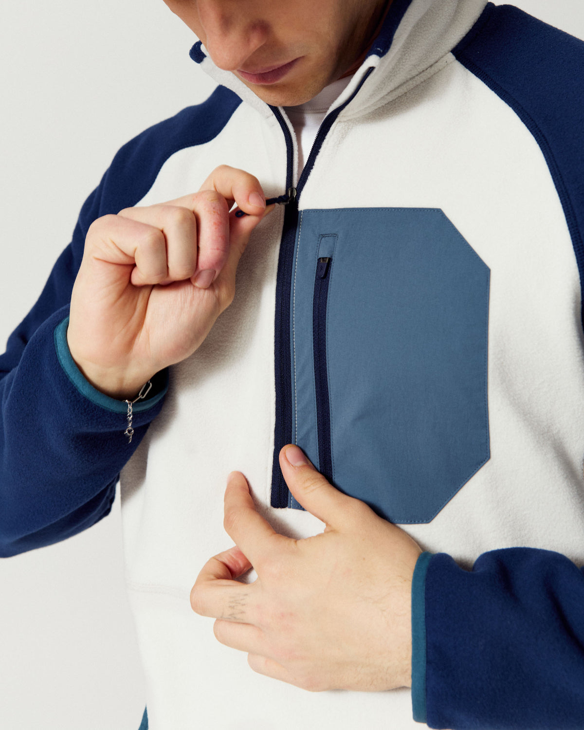 b1513_ozl_mens_trailhead_fleece_lt_pullover_e_1789084181000