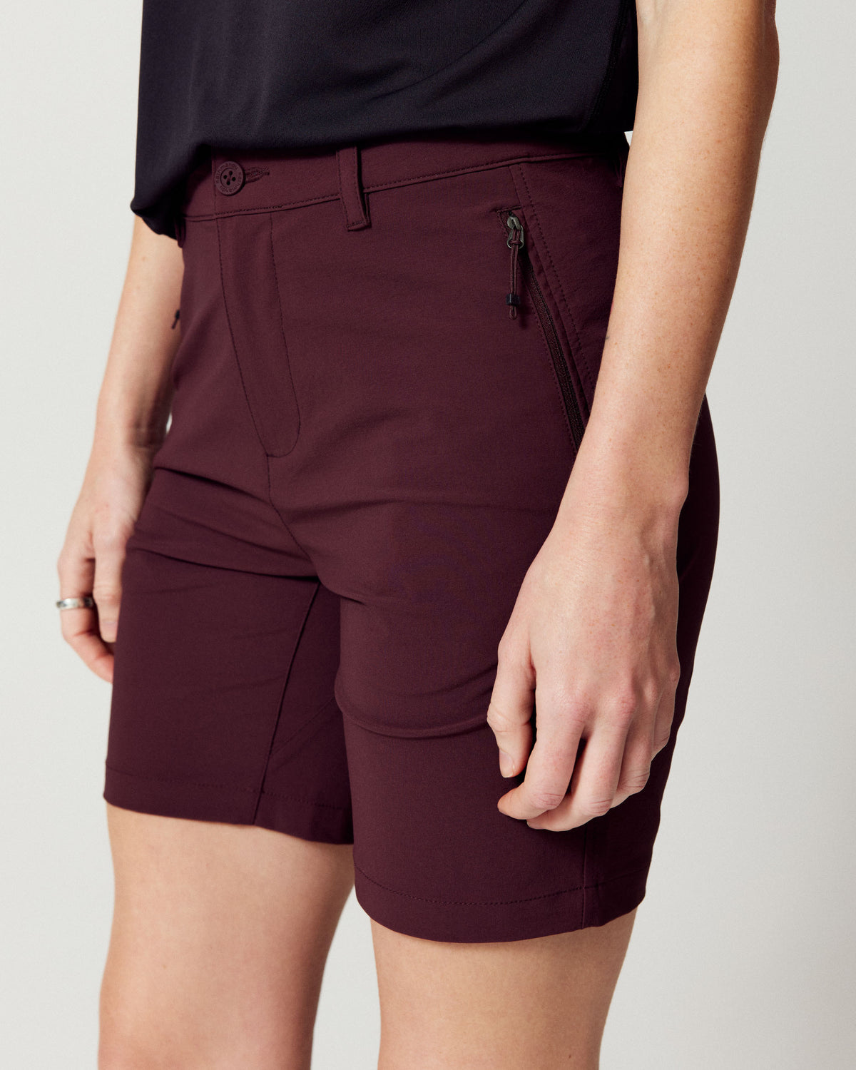 b1571_owq_womens_ridge_7_inch_shorts_b_1789084185000