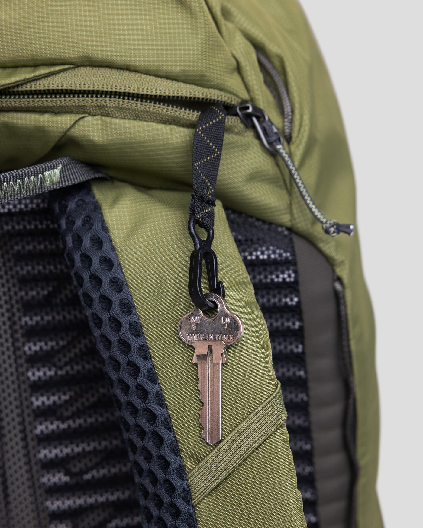 b1611_olf_trailhead_pack_20l_h_1772667350000
