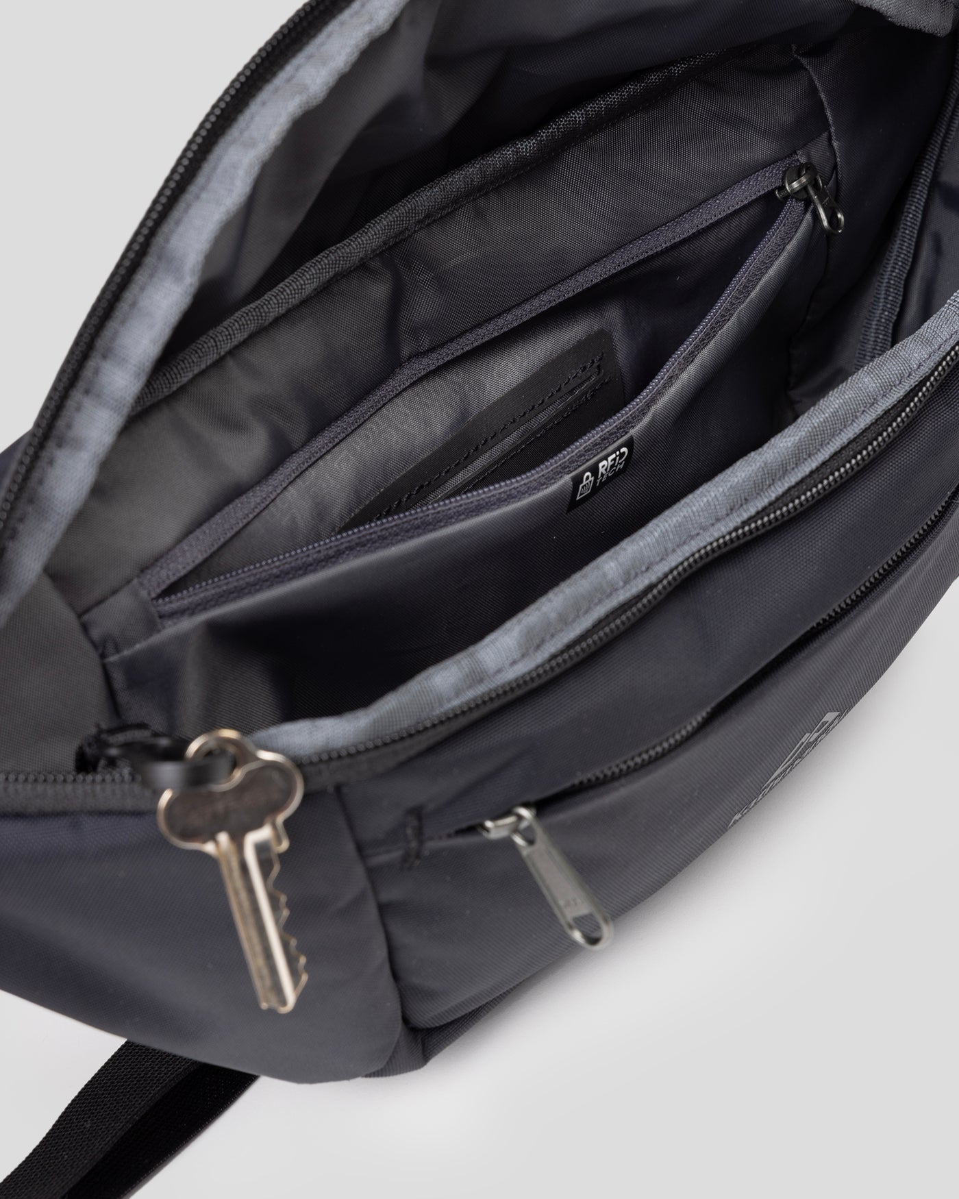 b1616_o4w_flight_rfid_hip_pa_b_1754351621000