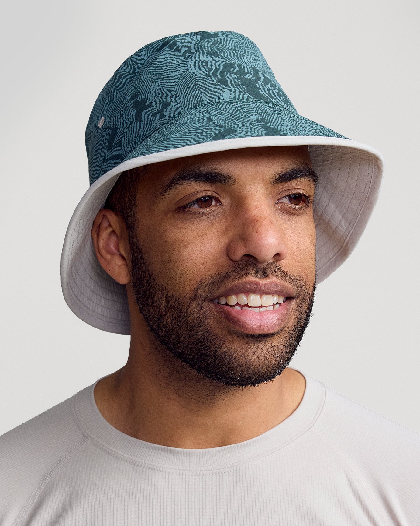 b1649_oue_reversible_bucket_hat_green_white_c_1754351595000