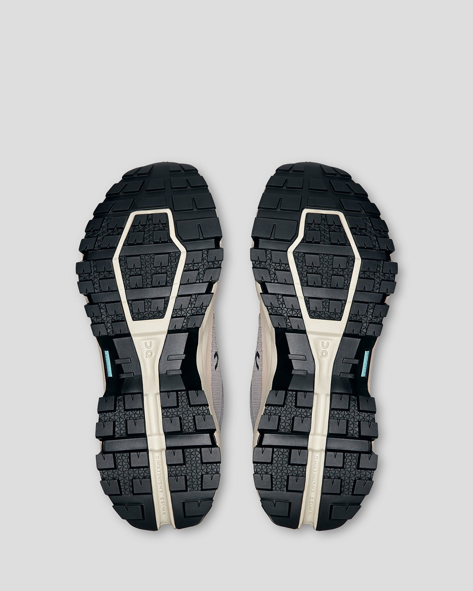 b1700_osd_on_running_cloudrock_low_wp_womens_neautr_f_1747267577000