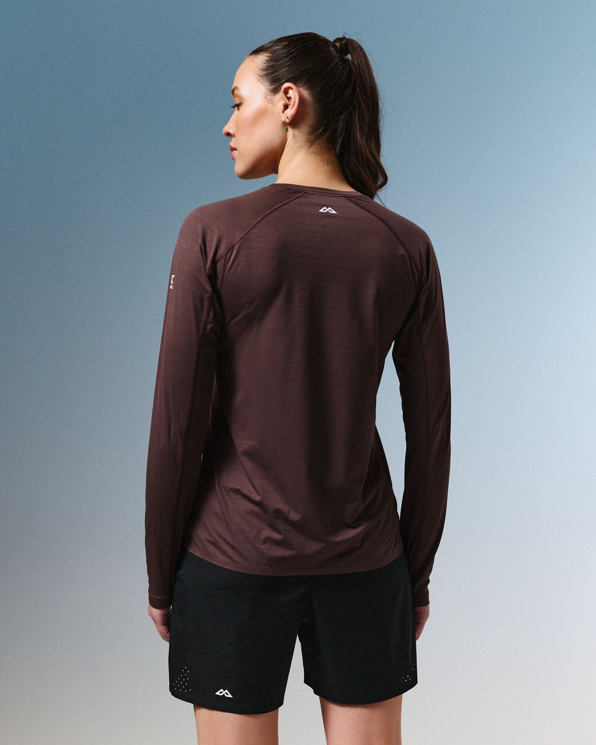 b2026_owq_womens_xt_series_deltapeak_lt_long_sleeve_top_f_1792619731000