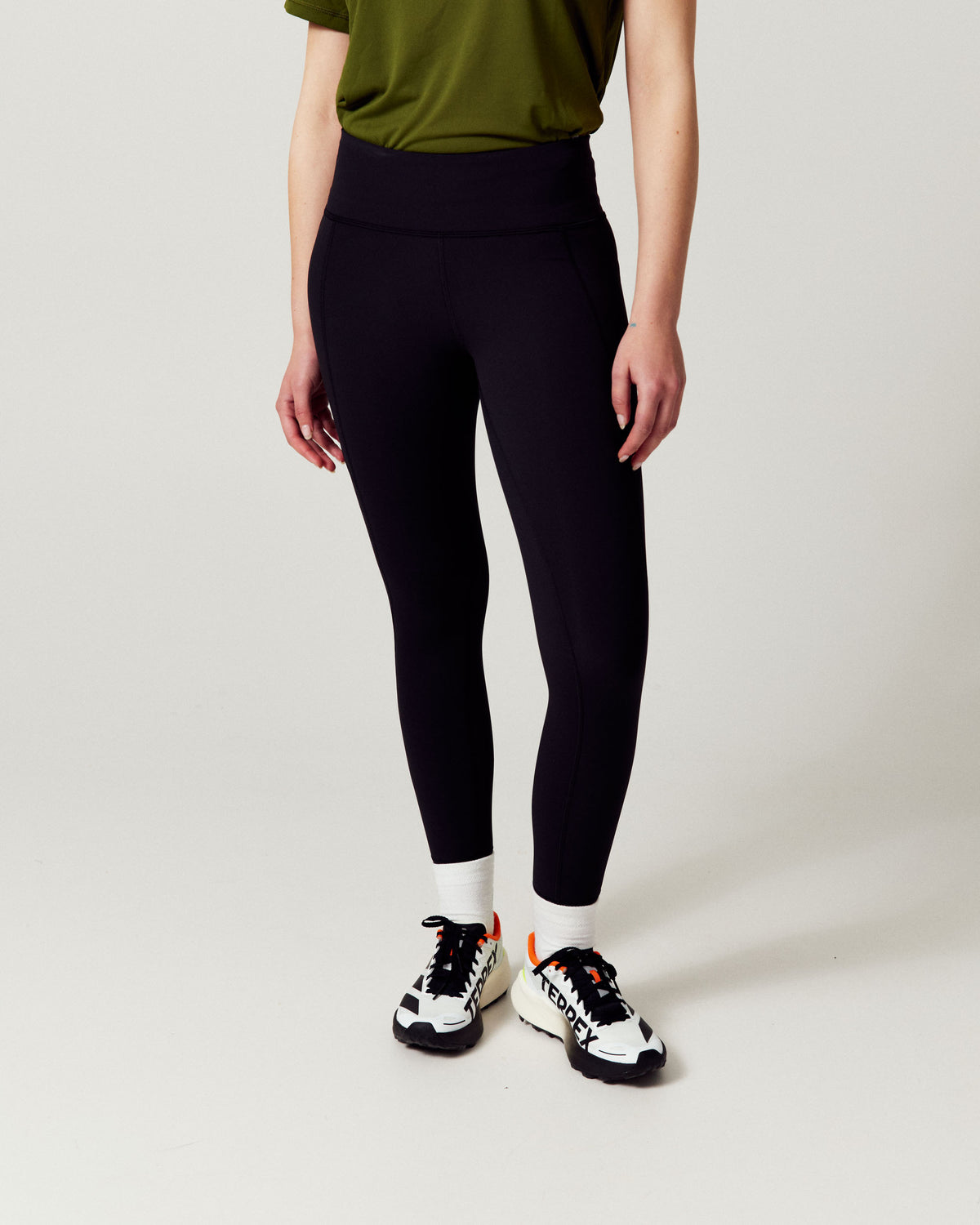 b2037_o4w_womens_seeker_7_8_leggings_v2_b_1790025570000