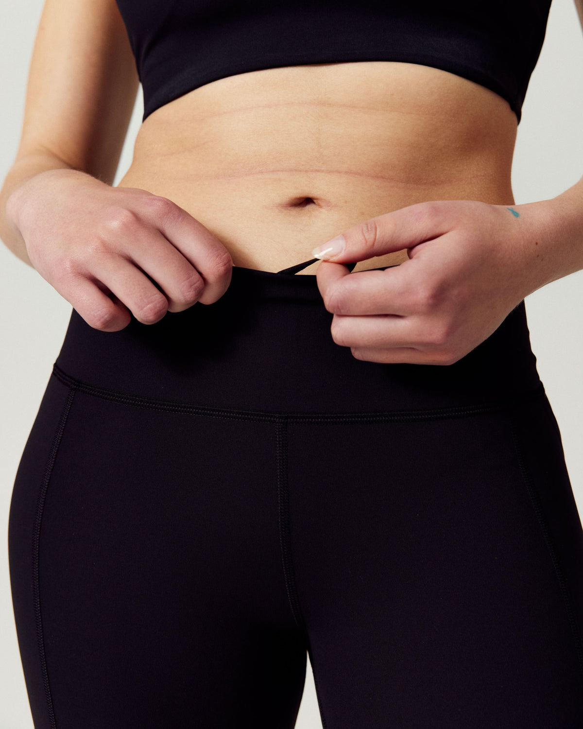 b2038_o4w_seeker_womens_7_inch_tight_shorts_v2_d_1790025561000