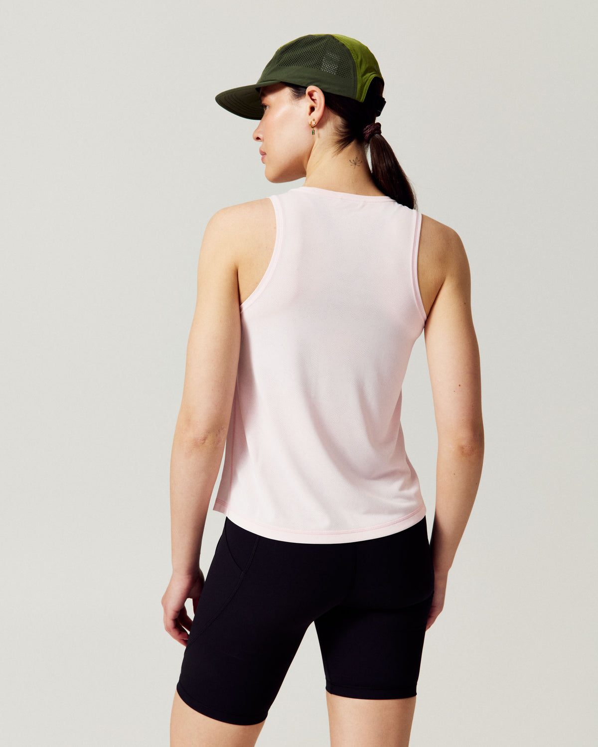 b2256_oyx_womens_seeker_tank_v2_c_1790025551000