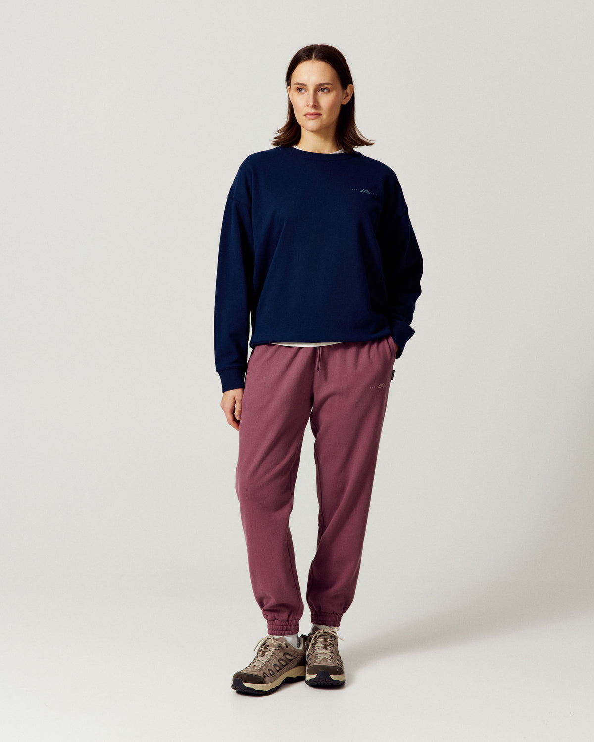 b2553_ou3_womens_twin_peaks_relaxed_crew_b_1790034502000