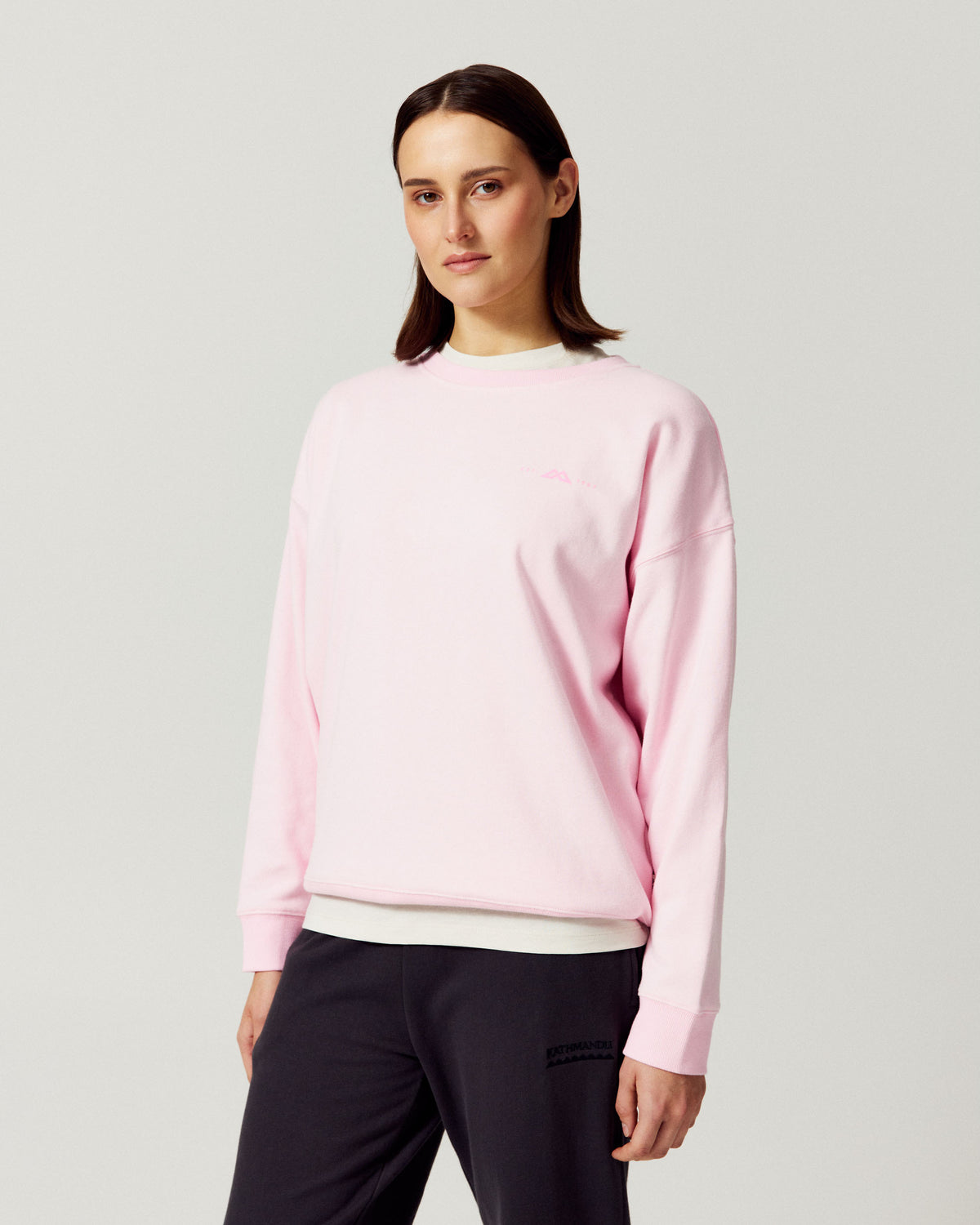 b2553_oyx_womens_twin_peaks_relaxed_crew_a_1790034503000