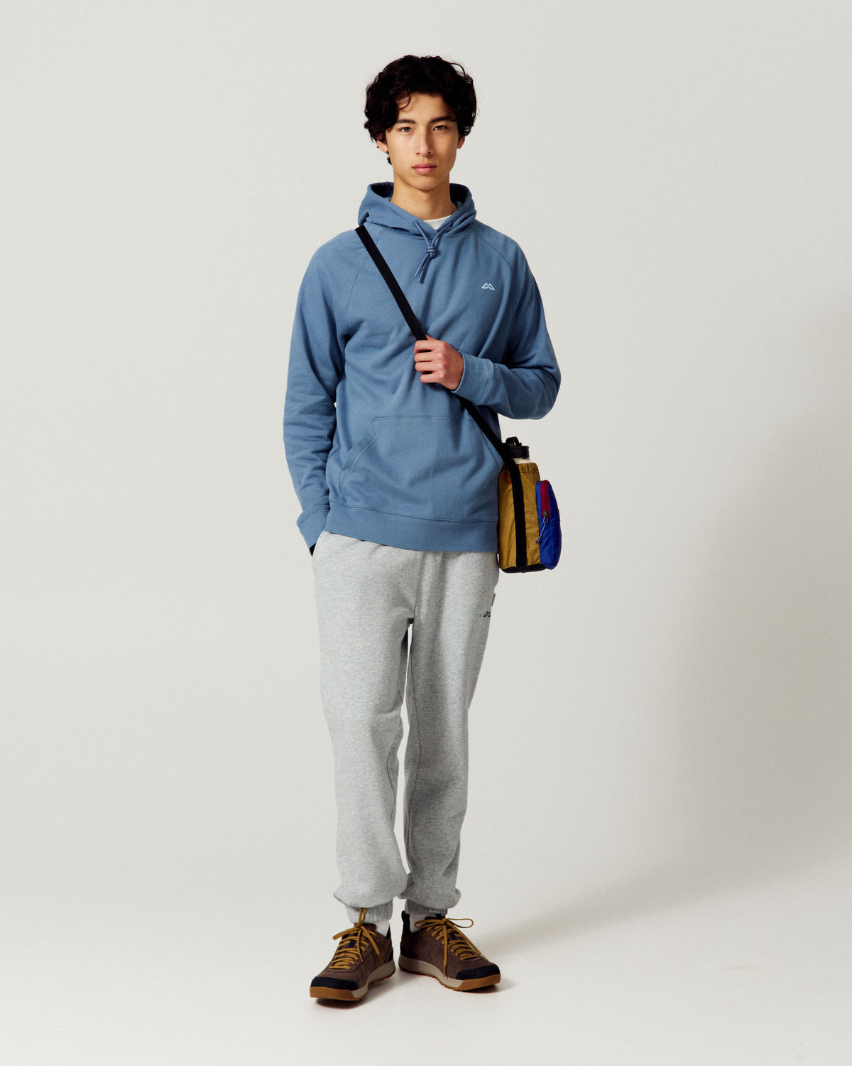 b2554_oyi_mens_active_mountain_hoodie_b_1790034495000