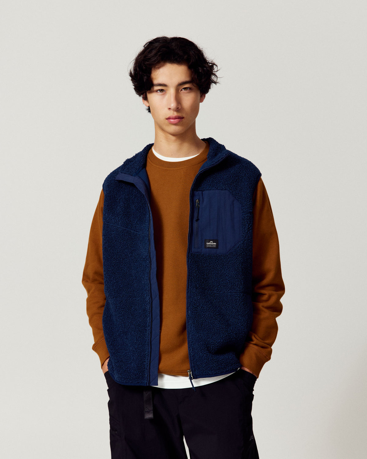 b2555_805_mens_embroidered_heritage_crew_a_1790034496000