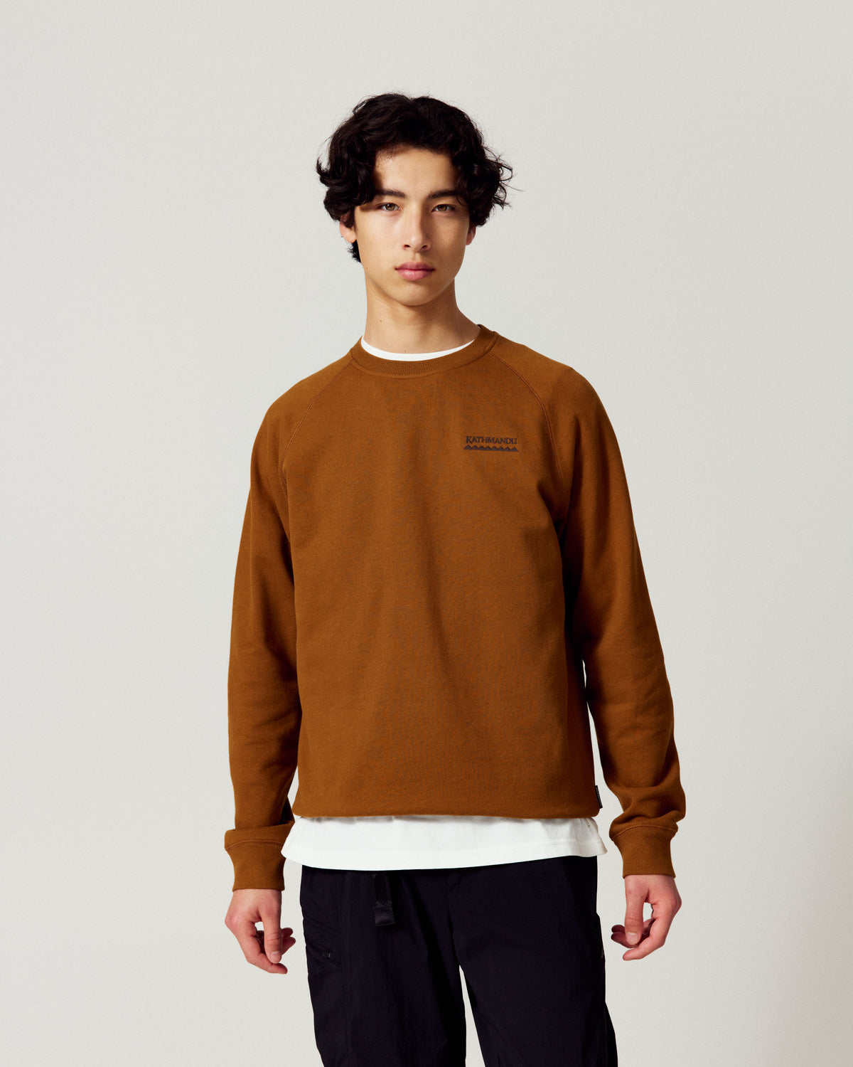b2555_805_mens_embroidered_heritage_crew_b_1790034496000
