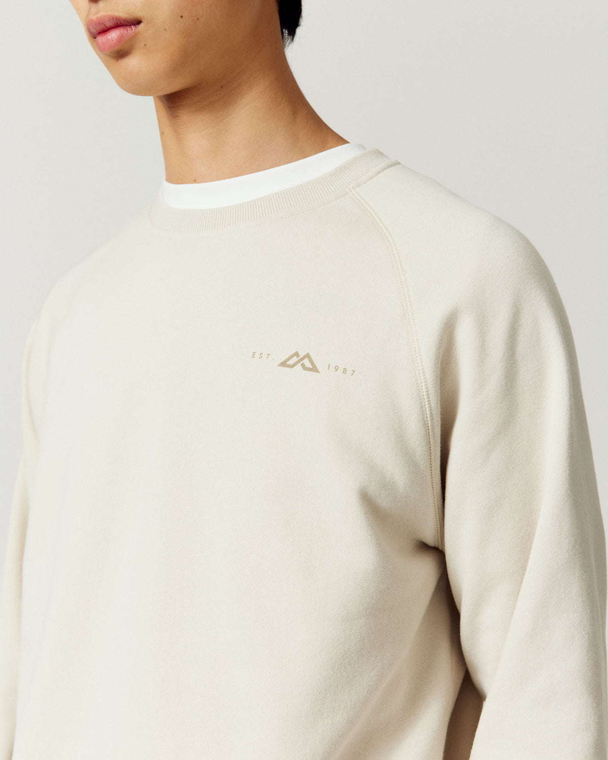 b2555_p33_mens_embroidered_heritage_crew_c_1790034498000