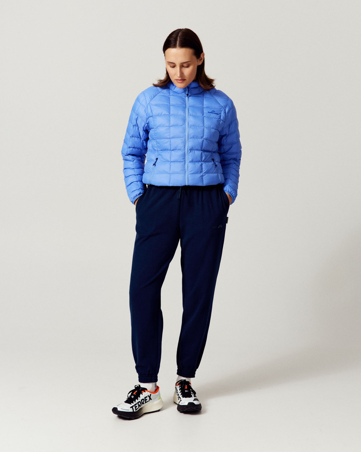 b2737_ou3_womens_twin_peak_logo_joggers_b_1790034483000