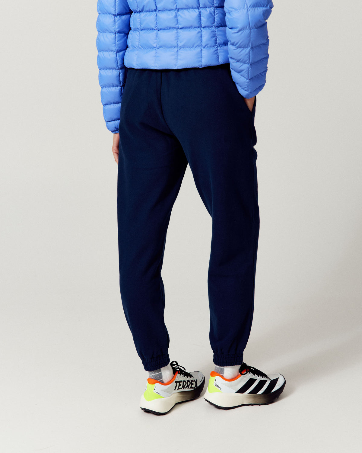 b2737_ou3_womens_twin_peak_logo_joggers_d_1790034484000