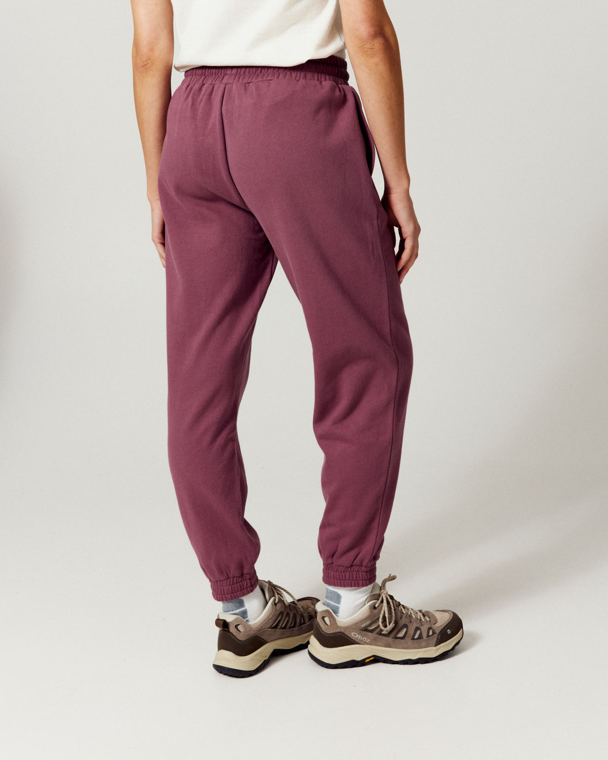 b2737_oug_womens_twin_peak_logo_joggers_d_1790034474000