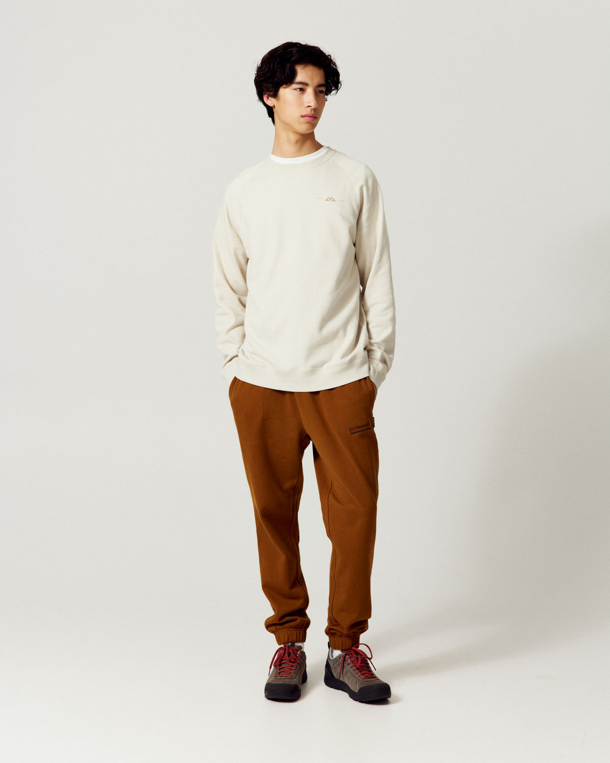 b2738_805_mens_embroidered_heritage_joggers_b_1790034476000
