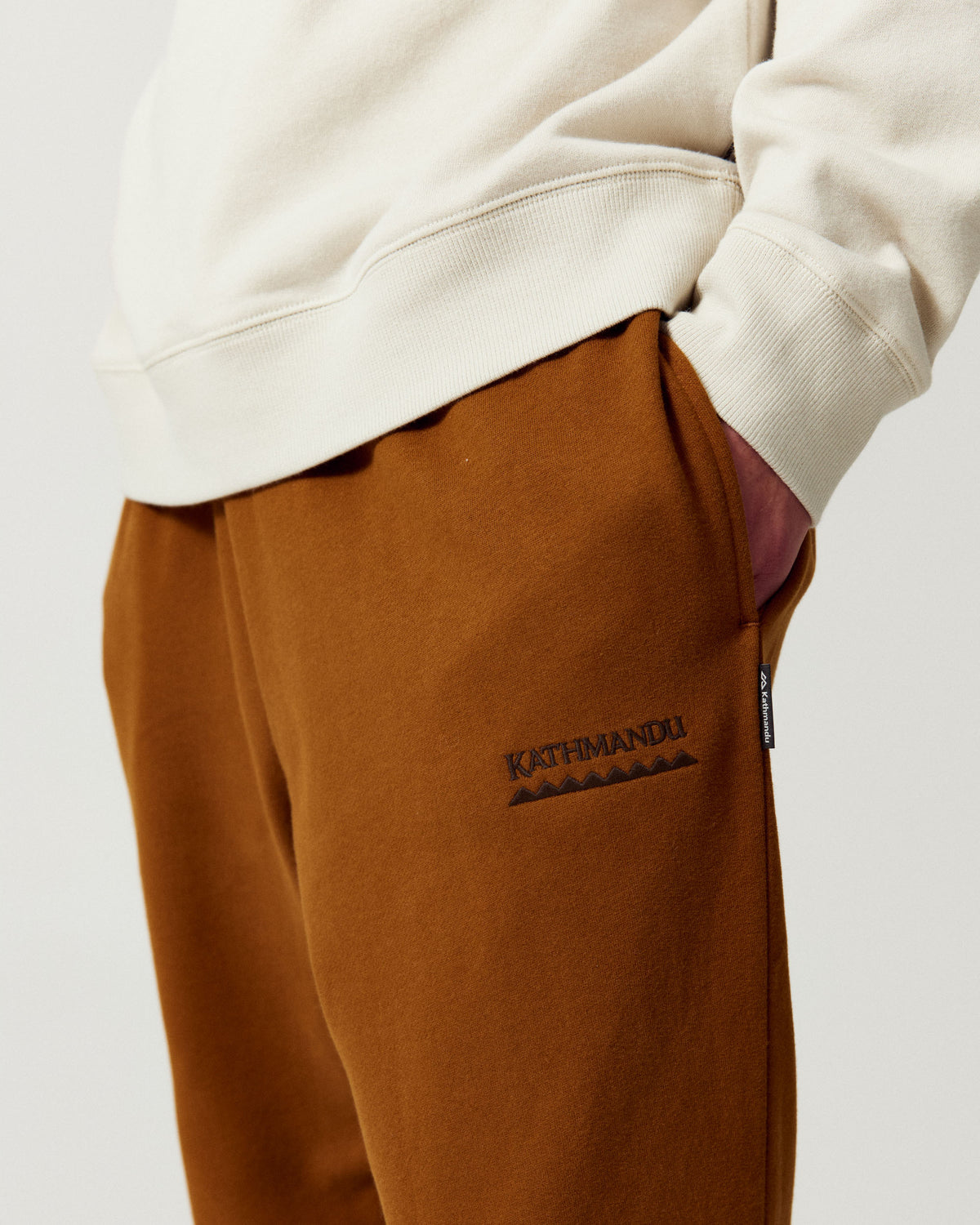 b2738_805_mens_embroidered_heritage_joggers_c_1790034476000