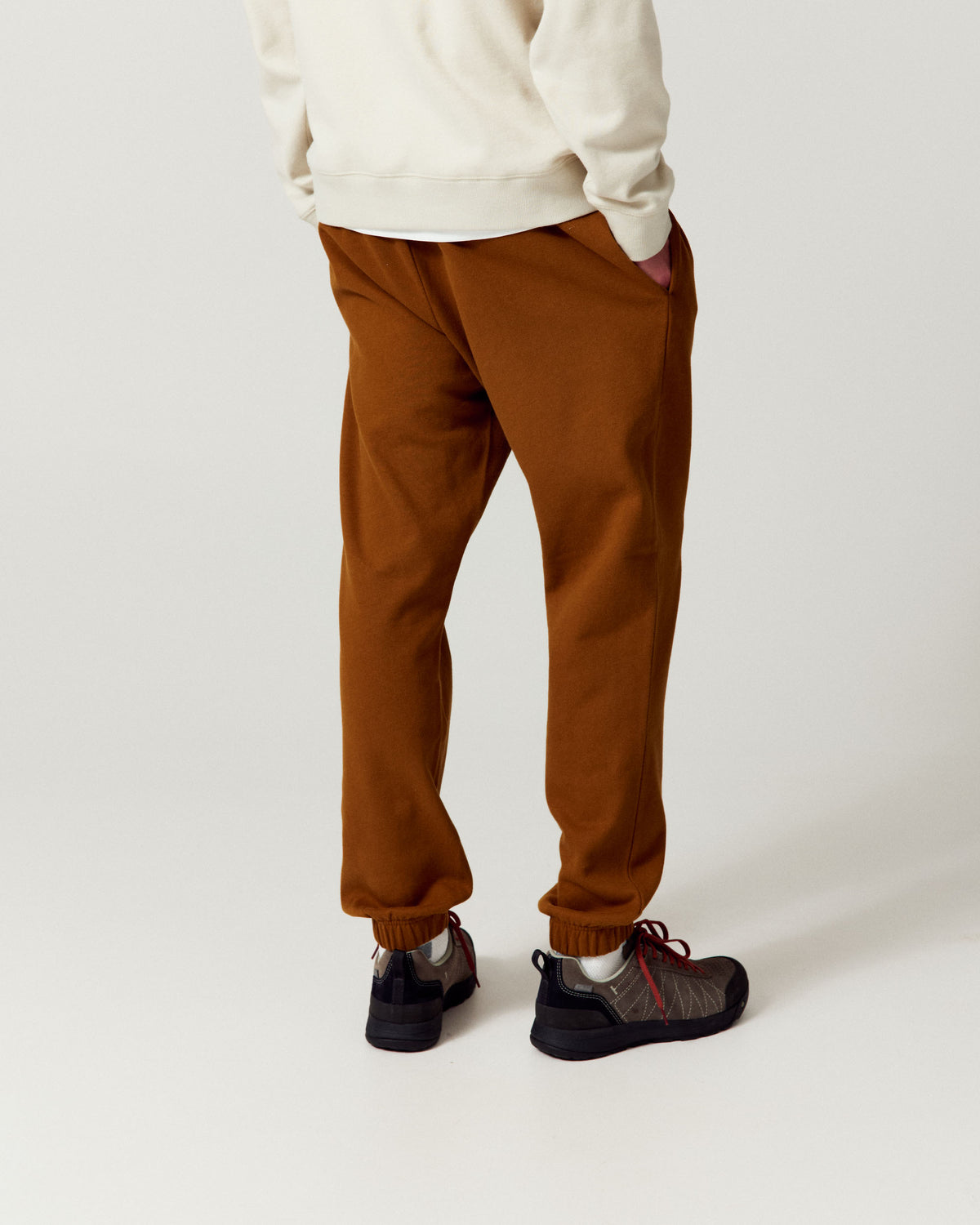 b2738_805_mens_embroidered_heritage_joggers_d_1790034476000
