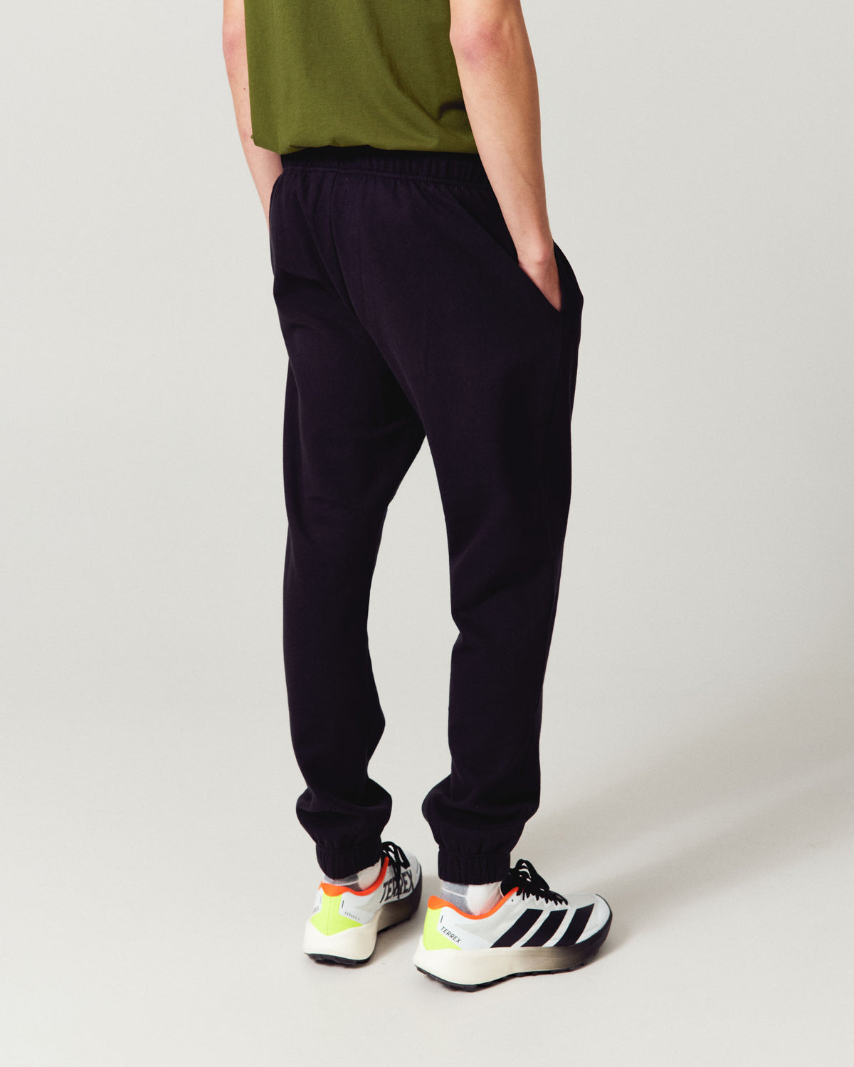 b2738_o4w_mens_embroidered_heritage_joggers_d_1790034477000