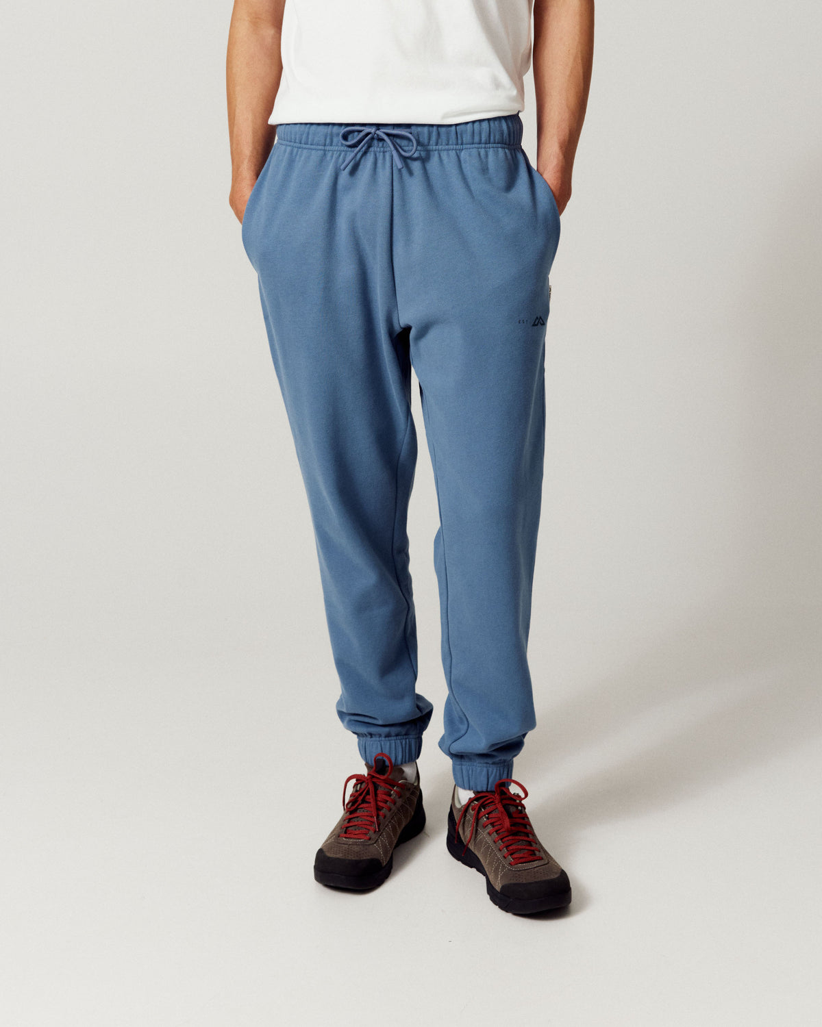 b2739_oyi_mens_twin_peak_logo_joggers_a_1790034478000