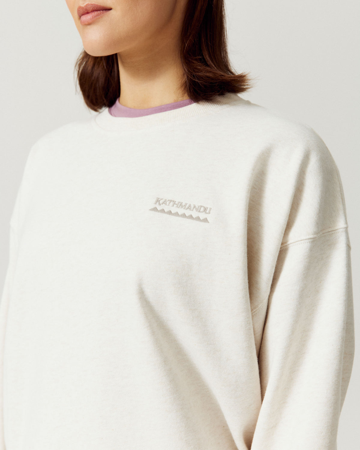 b2740_p33_womens_embroidered_heritage_crew_c_1790034471000