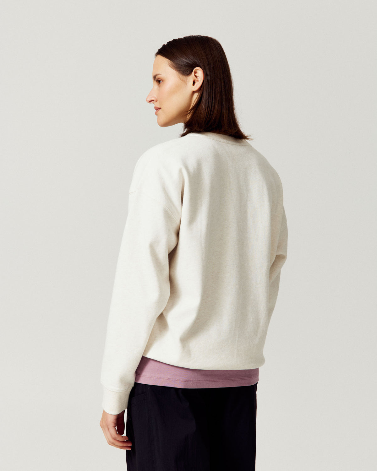 b2740_p33_womens_embroidered_heritage_crew_d_1790034471000