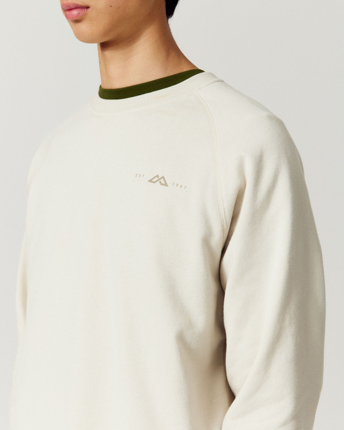 b2741_oyh_mens_twin_peak_logo_crew_c_1790034472000