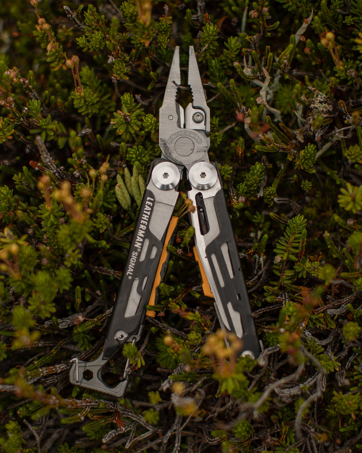 b2830_911_leatherman_signal_multitool_d_1770087803000